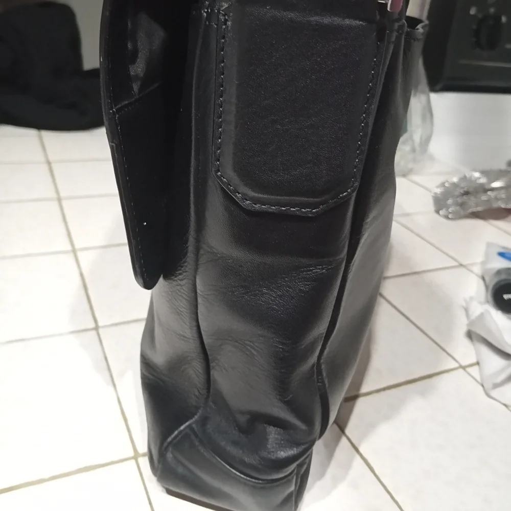 Mario Hernandez Black Leather Messenger/Shoulder Bag - Crossbody - Laptop Bag